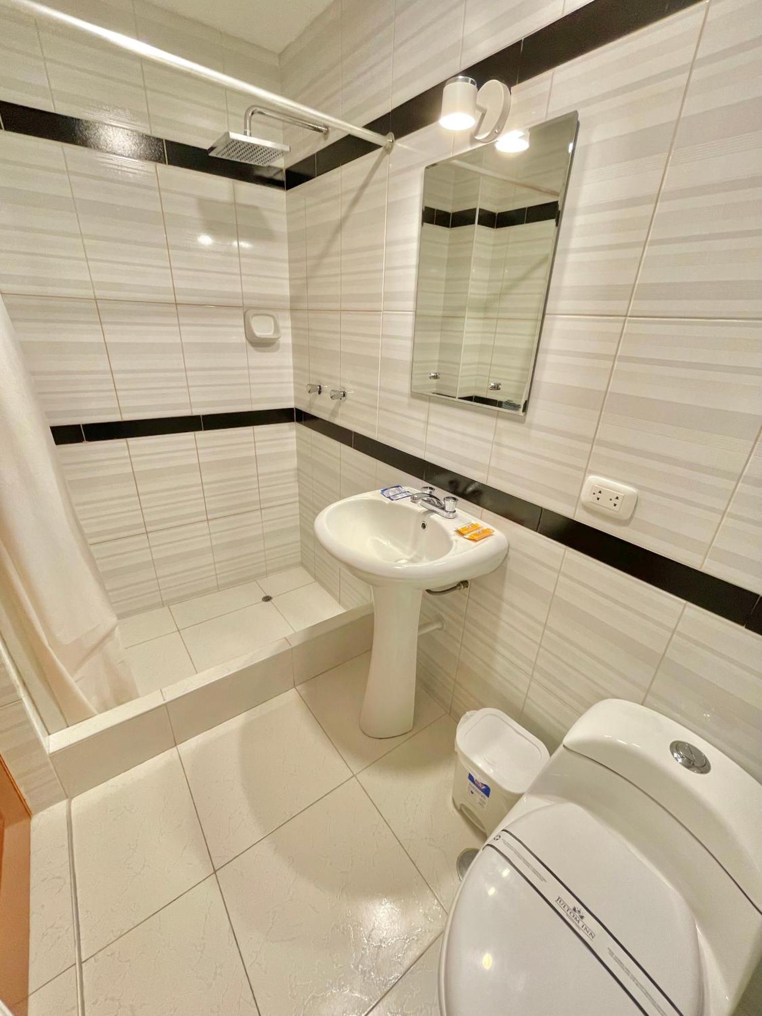 Jultom Inn Hotel & Suites Trujillo Zewnętrze zdjęcie